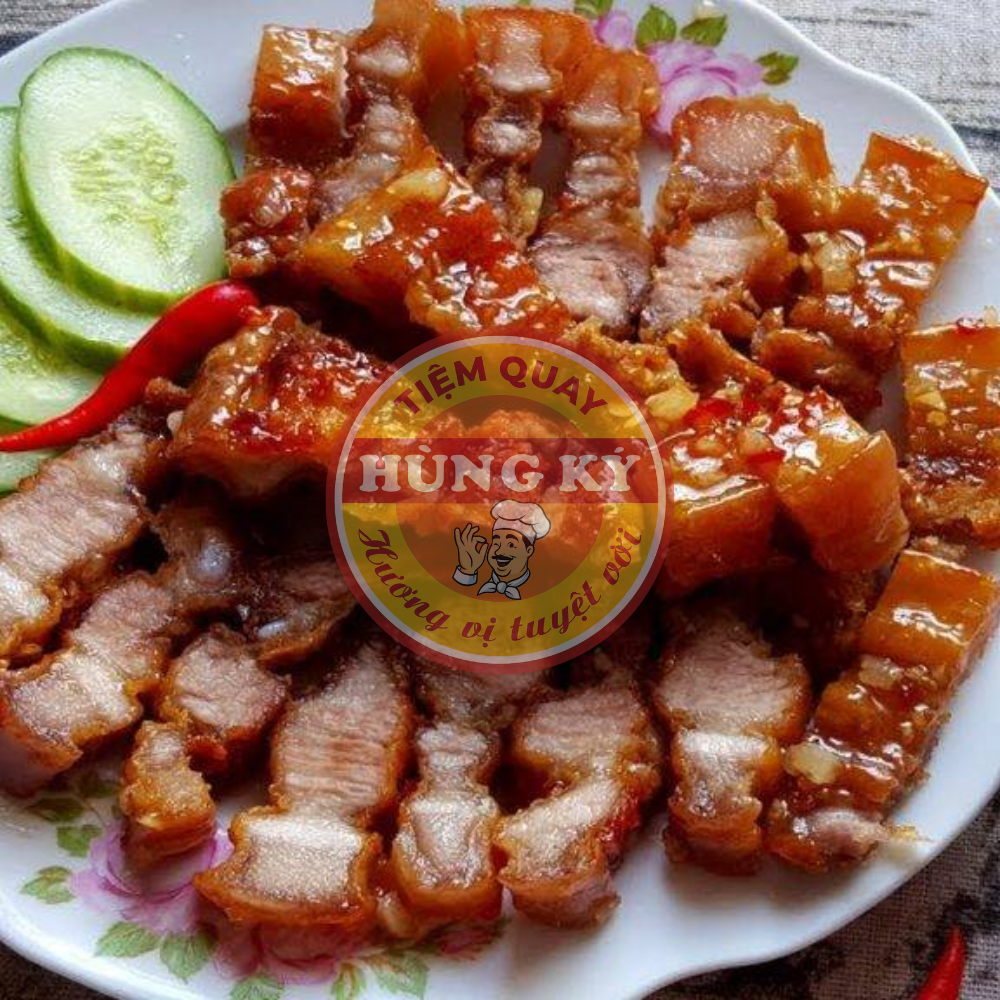 Heo quay chấm mắm tỏi ớt truyền thống