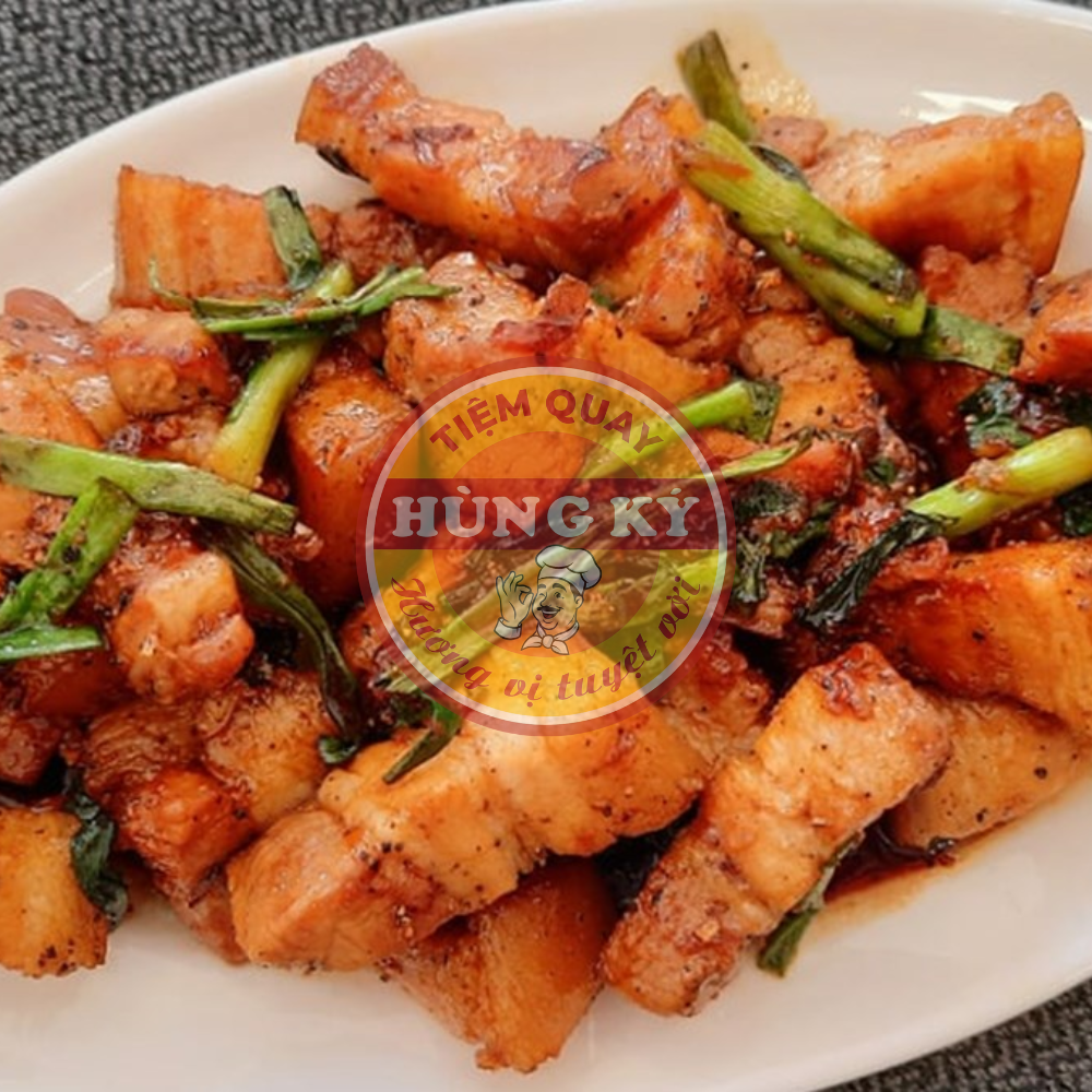 Heo quay cháy cạnh kết hợp với rau luộc