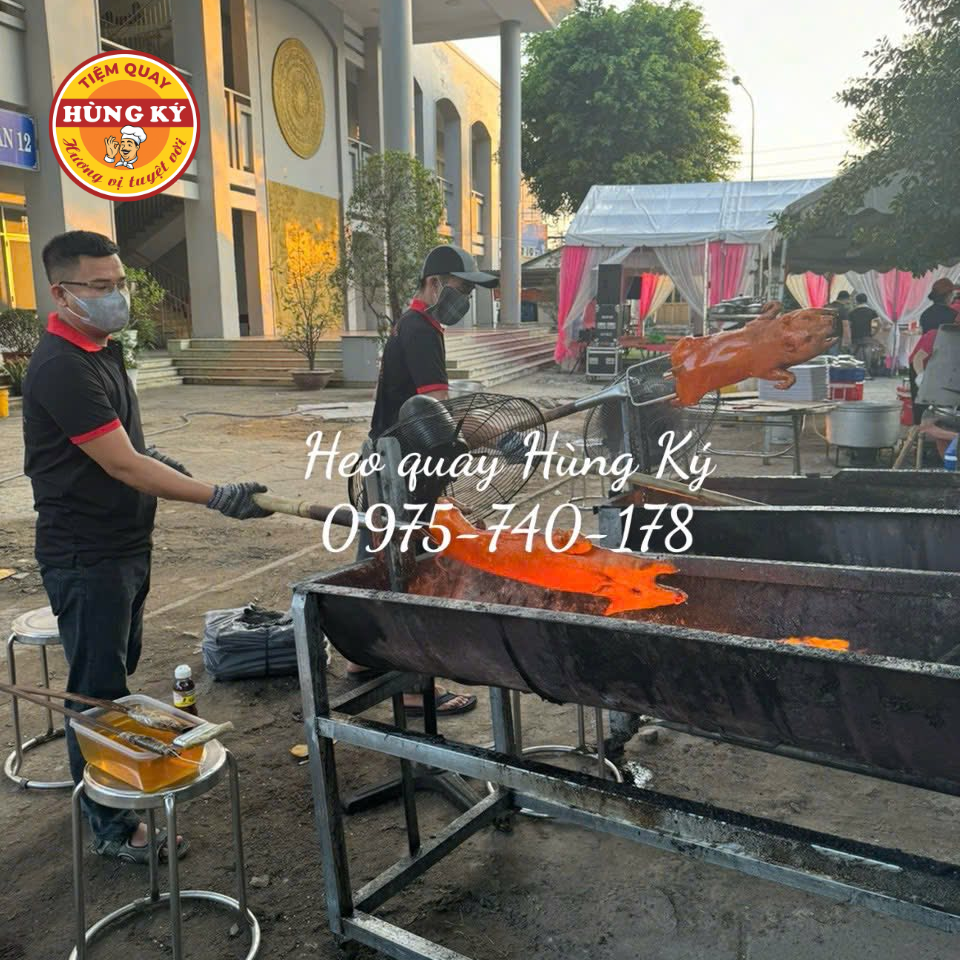 Quy trình quay heo đạt chuẩn vàng, thịt vàng đều, da giòn rụm
