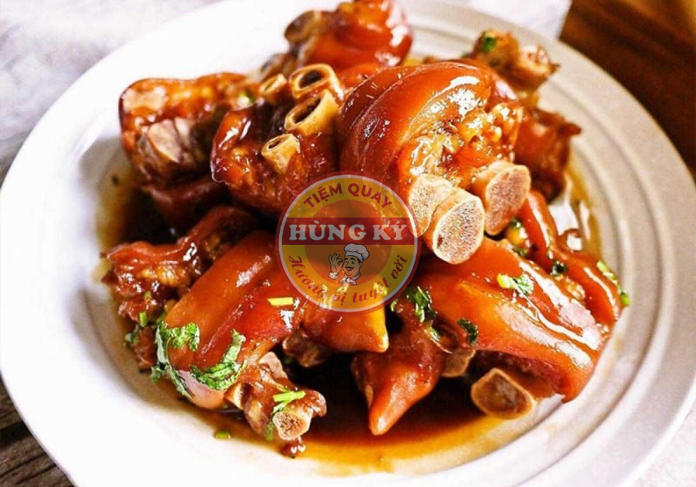 Thịt chân giò rim mặn ngọt đậm đà