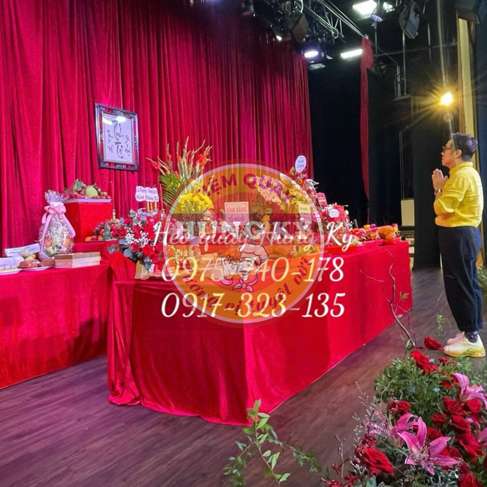 Thực hành cúng heo quay theo phong tục địa phương